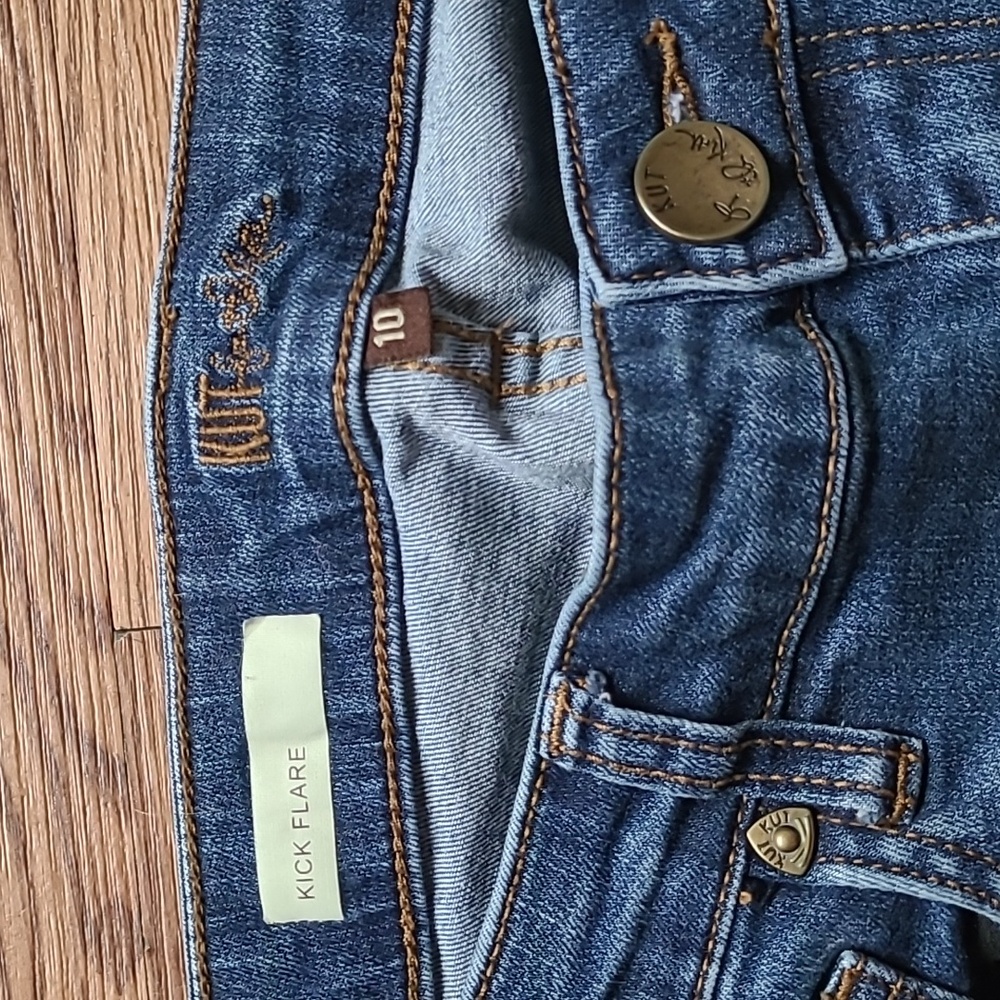 Kut From The Kloth Kick Flare Capri Dark Blue Jean Stretch Womens Size 10 - Picture 11 of 14